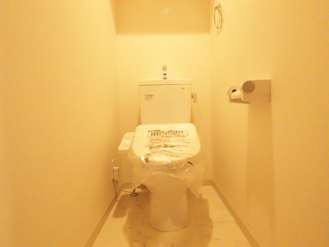 トイレ　※別室の参考写真の為、現況優先です。