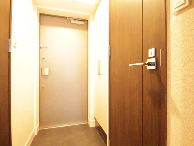 玄関　※別室の参考写真の為、現況優先です。