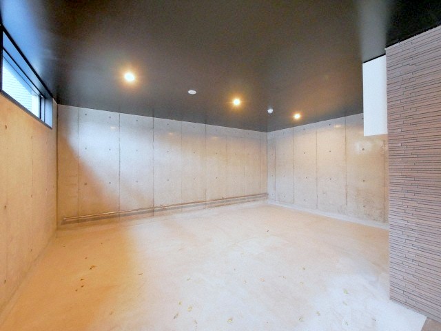 その他共有部分　屋内駐輪場付きです♪