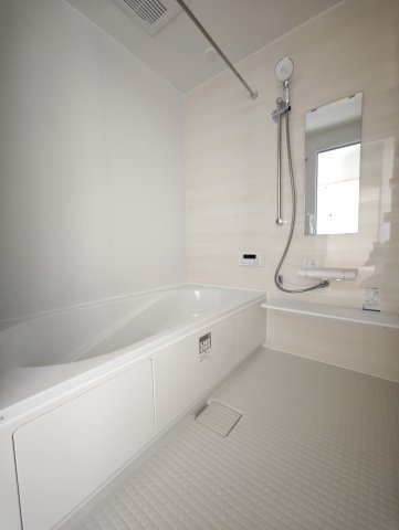 バス・シャワールーム　1616サイズ・追い焚き機能付き給湯器