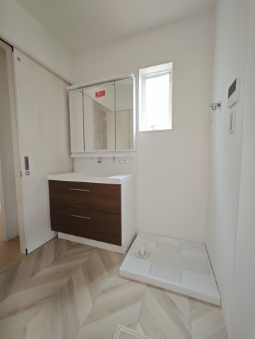 洗面設備　サイズ900・ミラーキャビネット付き