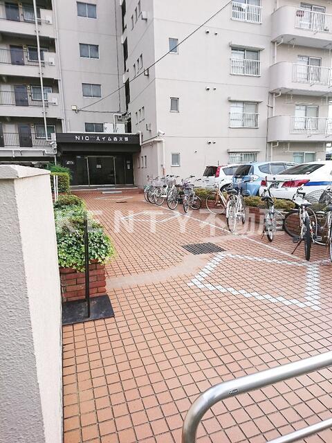 エントランス　清潔なエントランスです