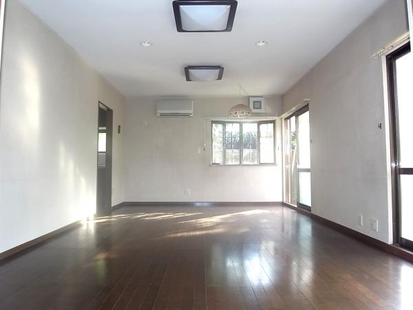 居室・リビング　内装