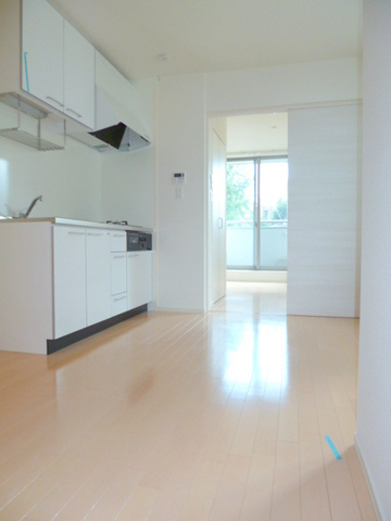 居室・リビング　暖かい日差しが入ってきます。