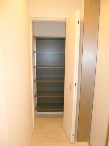 玄関　天井まである大容量のシューズＢＯＸ☆