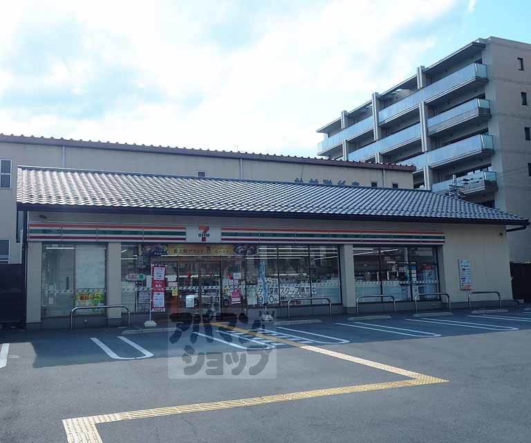 コンビニ　セブンイレブン京都西大路八条北店（コンビニ）まで120m