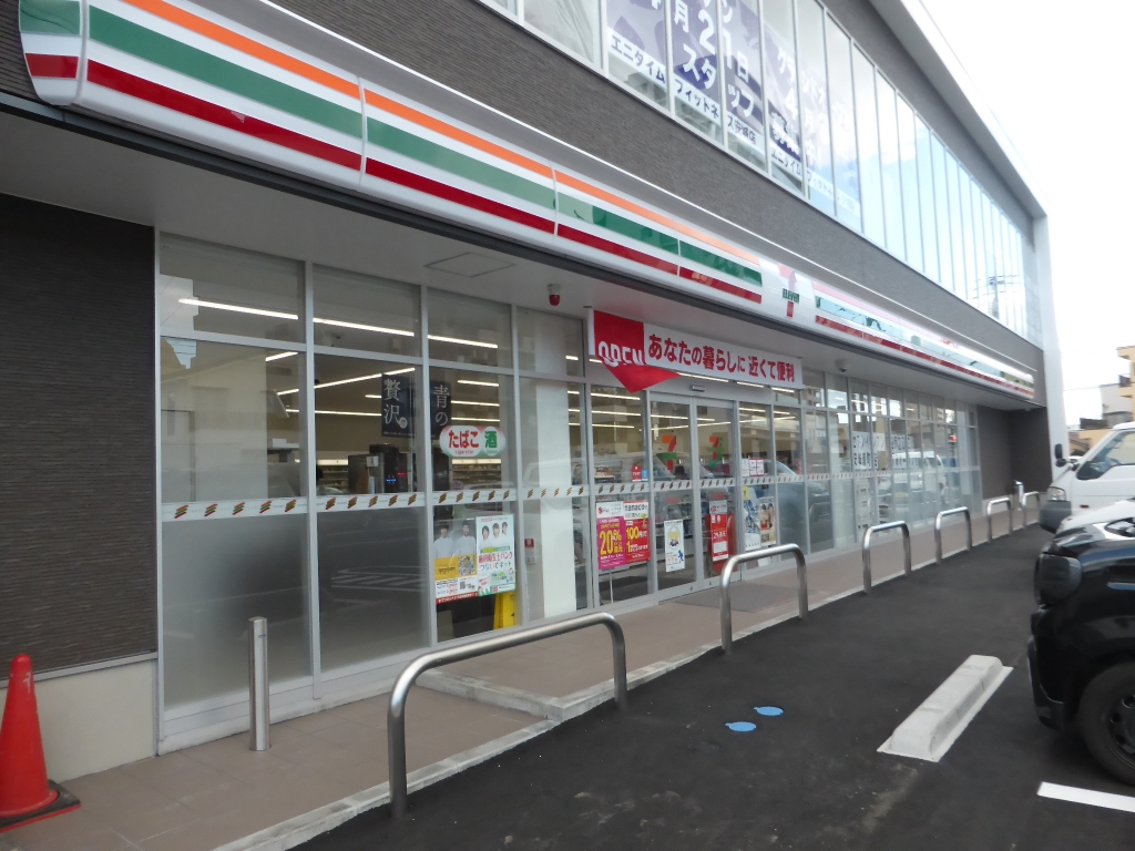 コンビニ　セブンイレブン 安城南町店（コンビニ）まで303m