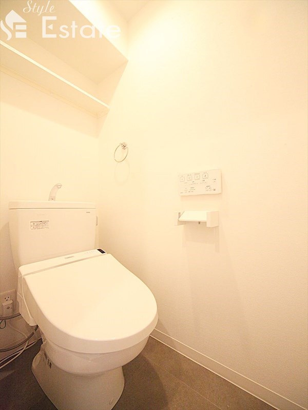 トイレ　温水洗浄便座