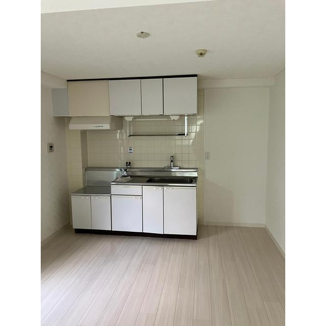 居室・リビング　壁付けキッチンでスペースを有効活用できます！