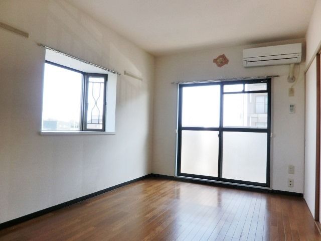 居室・リビング　開放的なお部屋です。