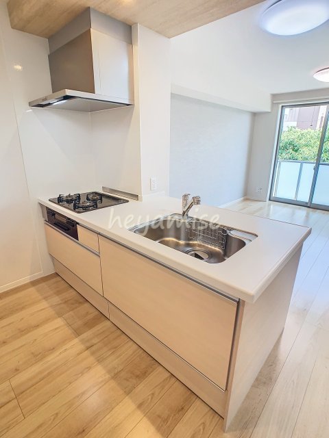 キッチン　※写真は別号室