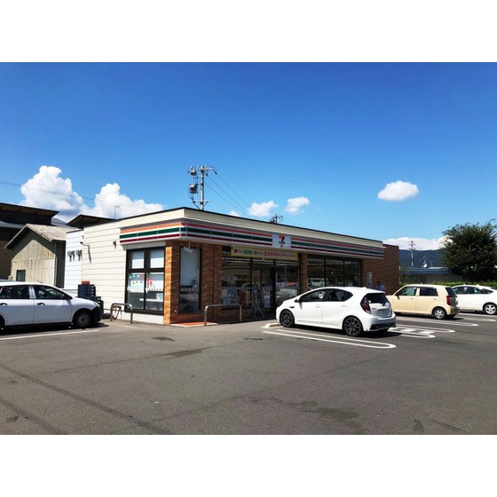 コンビニ　セブンイレブン戸倉内川店（コンビニ）まで1124m