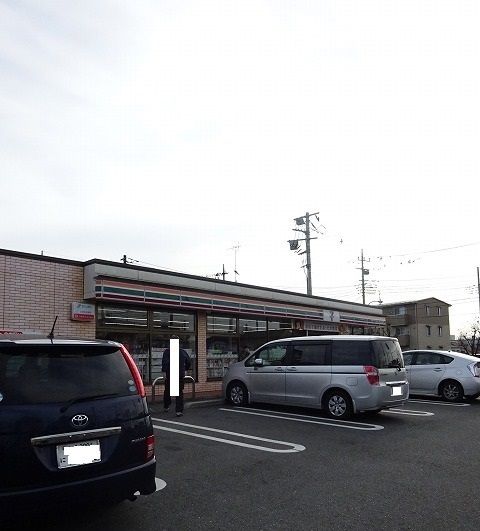 コンビニ　セブンイレブン（コンビニ）まで750m