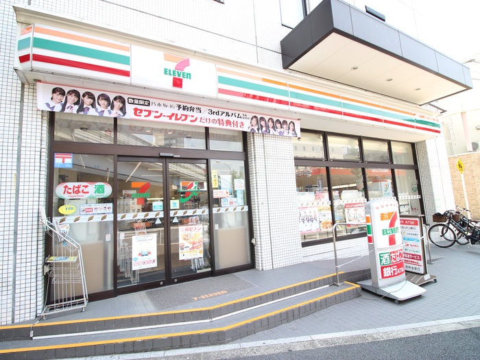 コンビニ　セブンイレブン港区青山七丁目店（コンビニ）まで110m