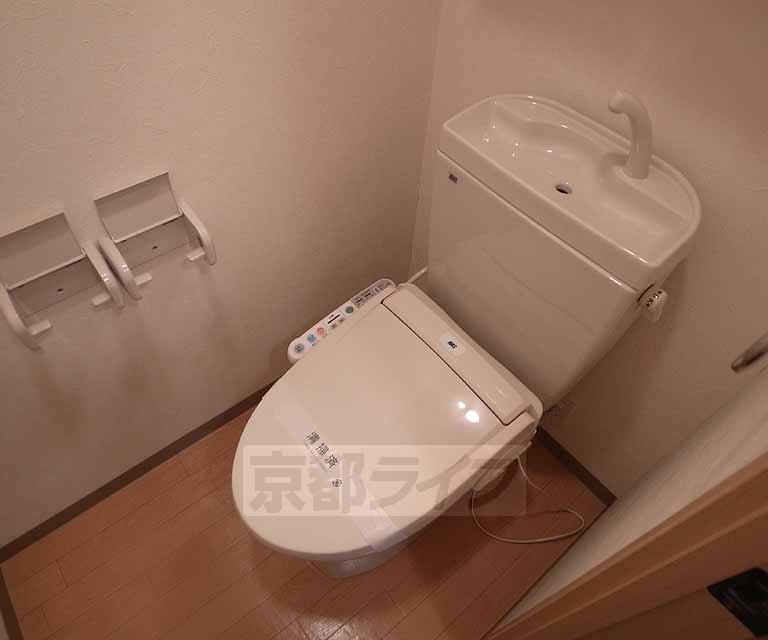 トイレ　ウォシュレット機能搭載のきれいなトイレです・