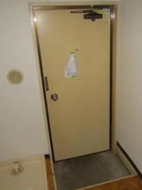 玄関　反転部屋参考写真です。