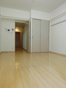 居室・リビング　別室の写真となります。 ※タイプに相違があります。