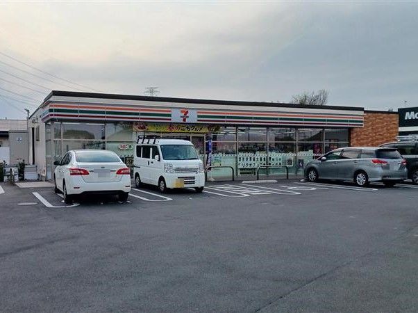 コンビニ　セブンイレブン東松山インター北（コンビニ）まで550m