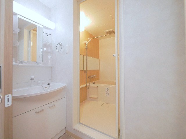 洗面設備　シャワー付きです♪