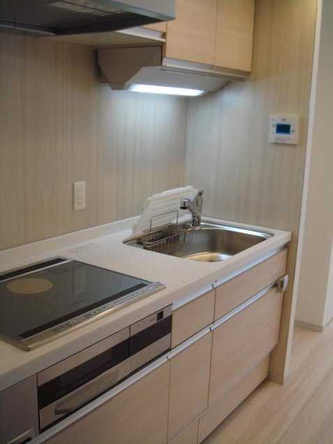 キッチン　3口コンロのシステムキッチンです。