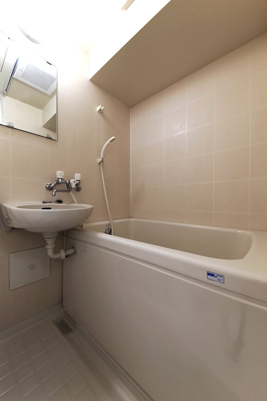 バス・シャワールーム　ゆったりと浸かれる浴槽があります