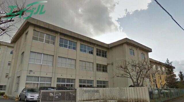 中学校　四日市市立桜中学校（中学校）まで1557m