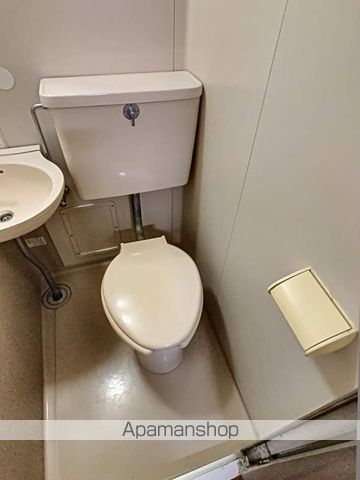 ＪＲ山陽本線 岡山駅 徒歩15分 2階建 築42年のトイレ写真