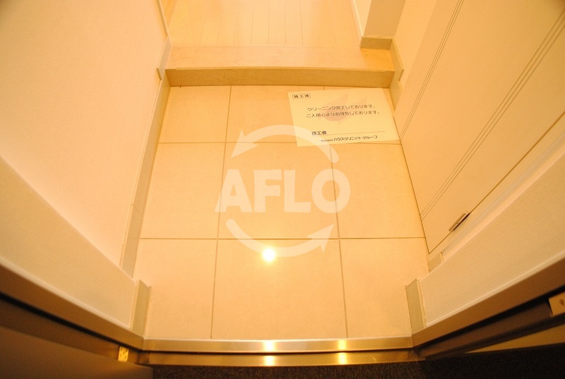 玄関　クロスレジデンス大阪新町　玄関スペース