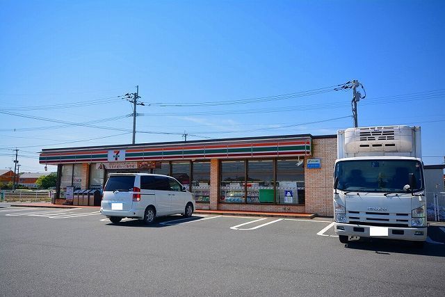 コンビニ　セブンイレブン（コンビニ）まで500m
