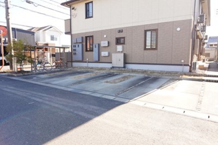 駐車場　※同物件他部屋写真　反転の場合有