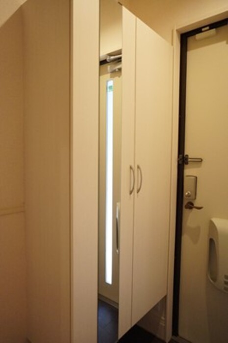 玄関　※同物件他部屋写真　反転の場合有