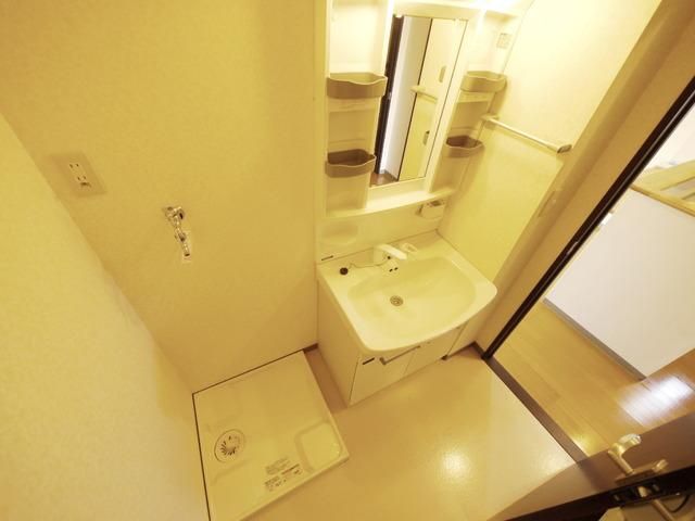 洗面設備　洗面台と洗濯機置場