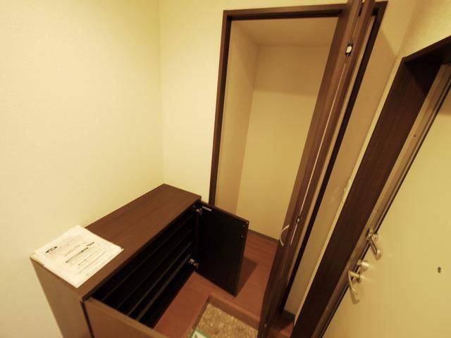玄関　玄関横の収納