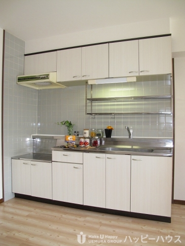 キッチン　退去予定の為現状優先です。モデルルームの写真ですので家具・家