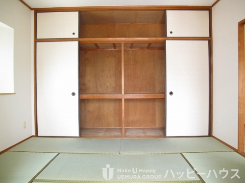 収納　退去予定の為現状優先です。モデルルームの写真ですので家具・家