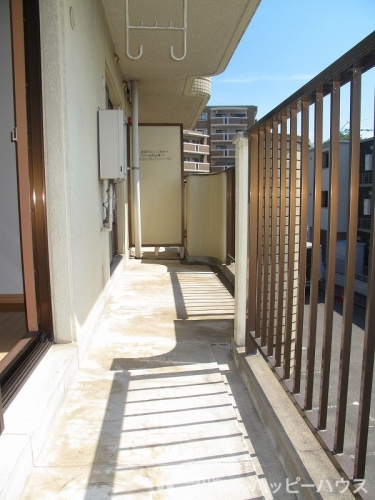 バルコニー　退去予定の為現状優先です。モデルルームの写真ですので家具・家