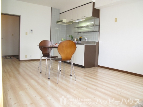 居室・リビング　退去予定の為現状優先です。モデルルームの写真ですので家具・家