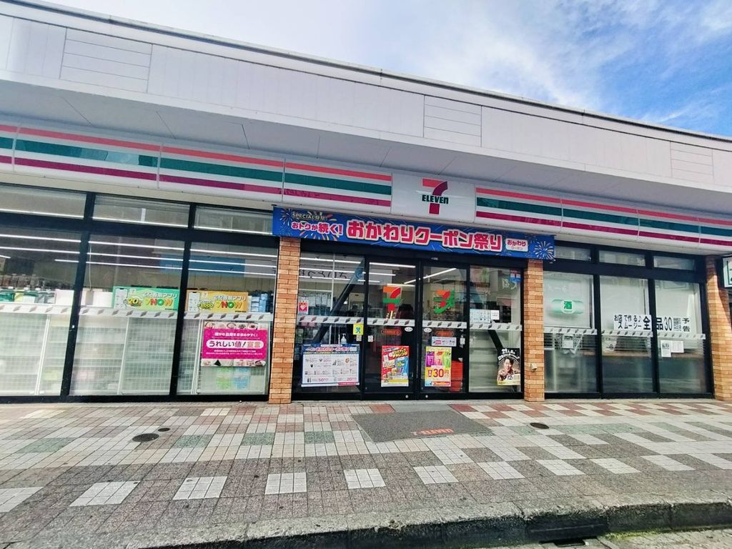 コンビニ　セブンイレブン大和市鶴間駅前店（コンビニ）まで150m