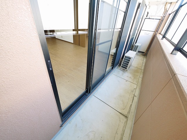 バルコニー　陽当たり良好なバルコニーです