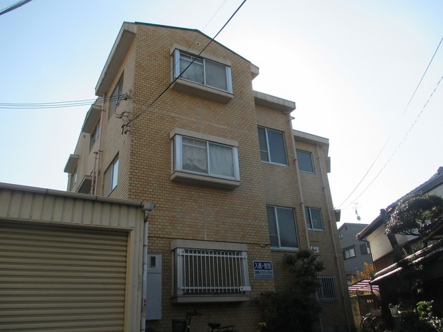 建物外観　レンガ調のレトロな物件です
