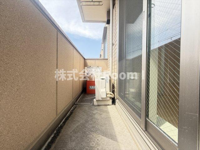 バルコニー　外からの目が気にならないバルコニーで洗濯物が干せます