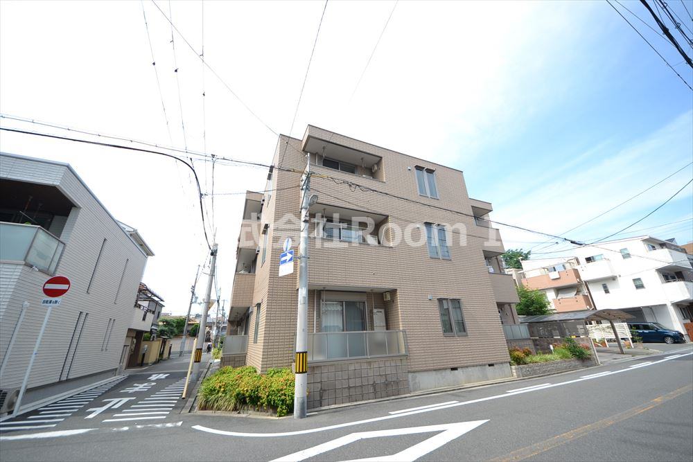 エントランス　落ち着いたエントランスです