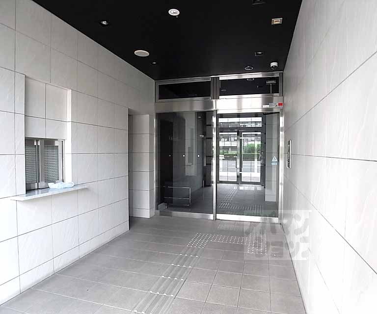 ロビー　管理人さんおられます