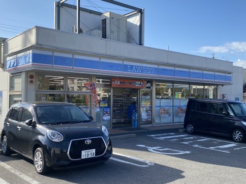 コンビニ　ローソン 緑区鳴海町店（コンビニ）まで72m
