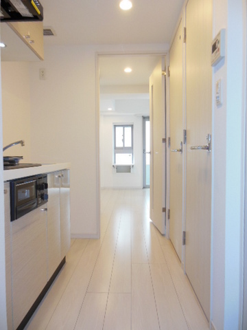 玄関　玄関入ると人感センサー付きライトが照らしてくれます☆