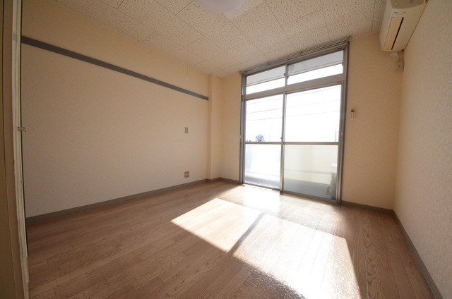 居室・リビング　～明るいお部屋ですね～