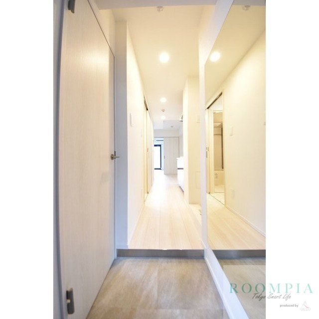 玄関　※同タイプの別のお部屋です。