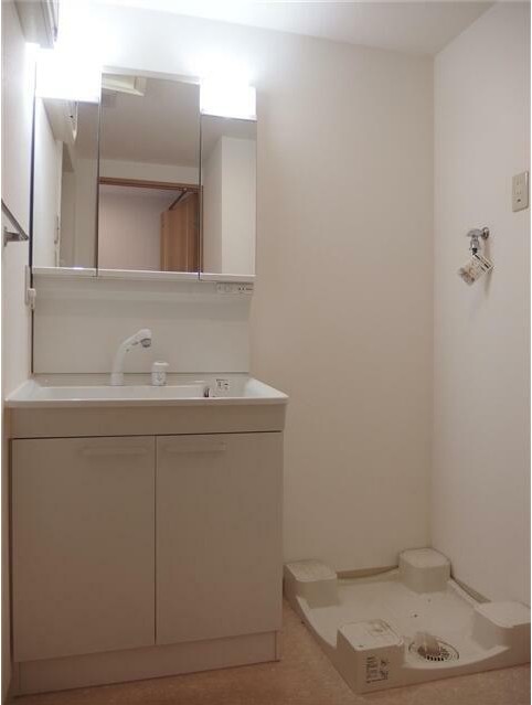 洗面設備　身支度に欠かせない独立洗面台♪