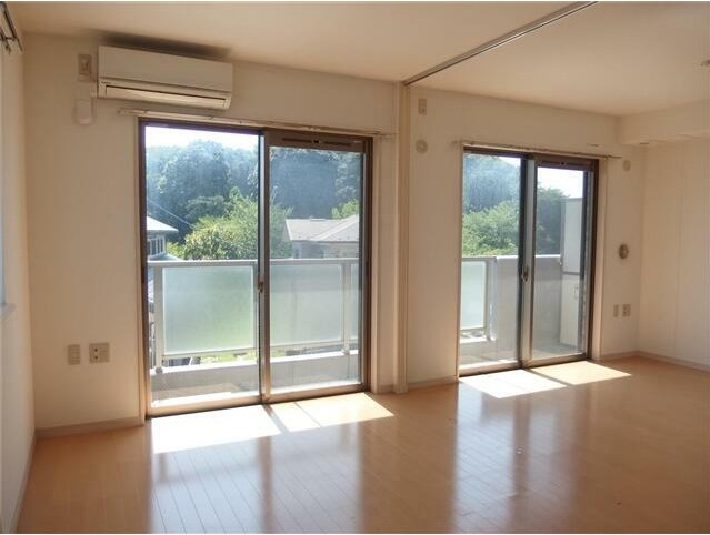 居室・リビング　開放感のあるゆったりとしたお部屋です♪