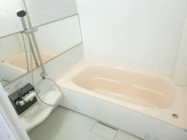 バス・シャワールーム　１０２　浴室